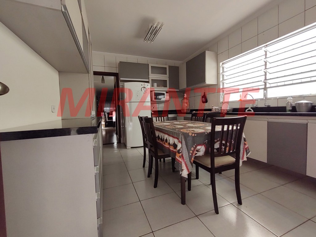 Sobrado de 141m² com 4 quartos em Santana