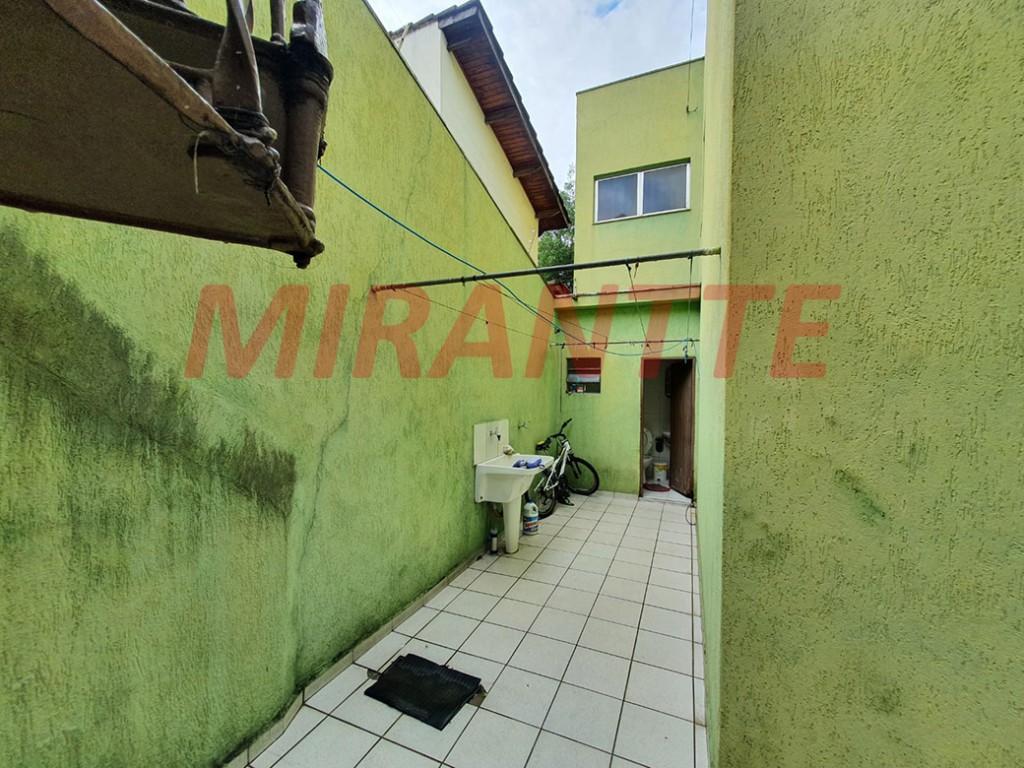 Sobrado de 300m² com 4 quartos em Jardim Guapíra