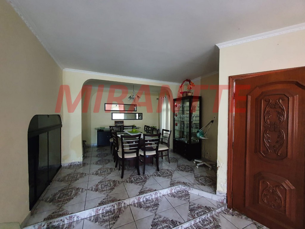 Sobrado de 300m² com 4 quartos em Jardim Guapíra