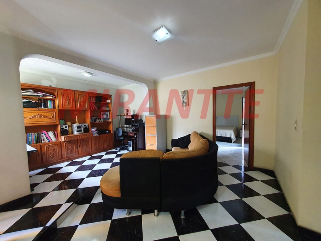 Sobrado de 300m² com 4 quartos em Jardim Guapíra