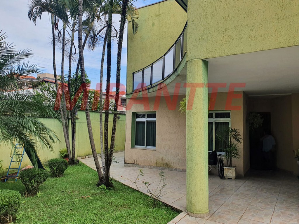 Sobrado de 300m² com 4 quartos em Jardim Guapíra