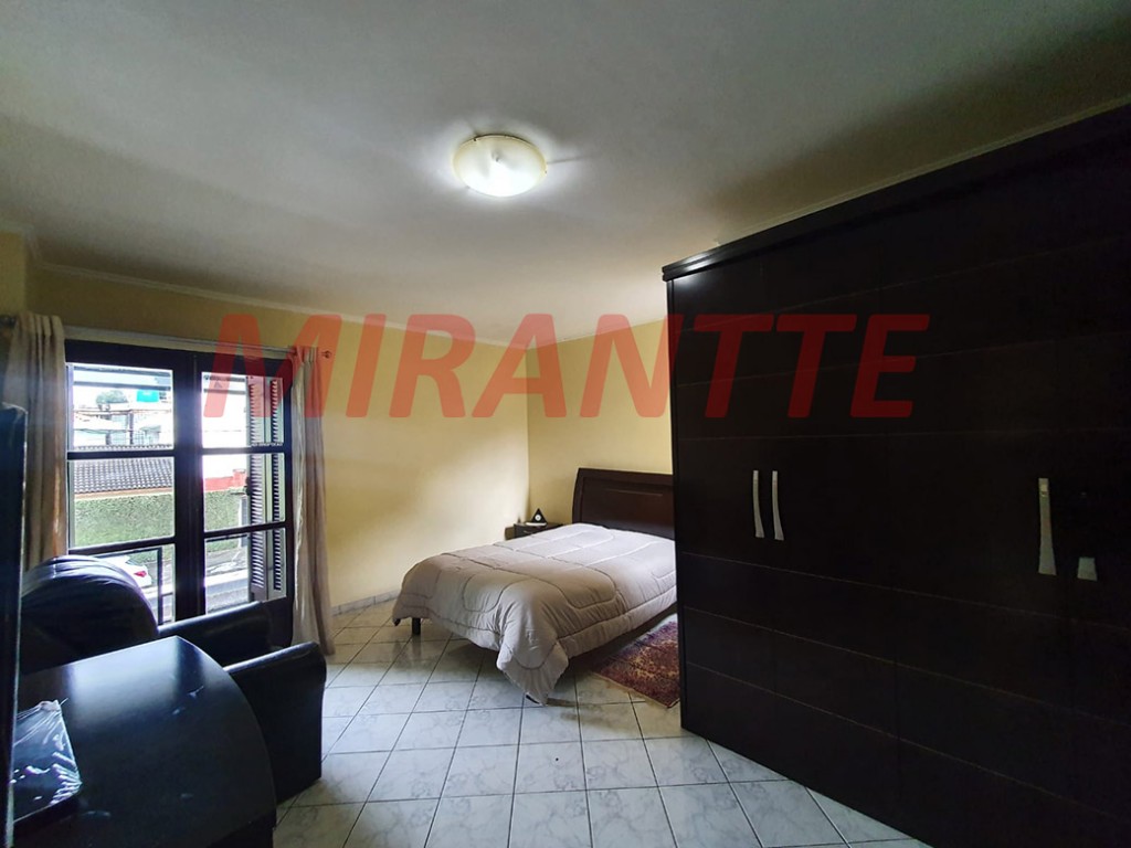 Sobrado de 300m² com 4 quartos em Jardim Guapíra