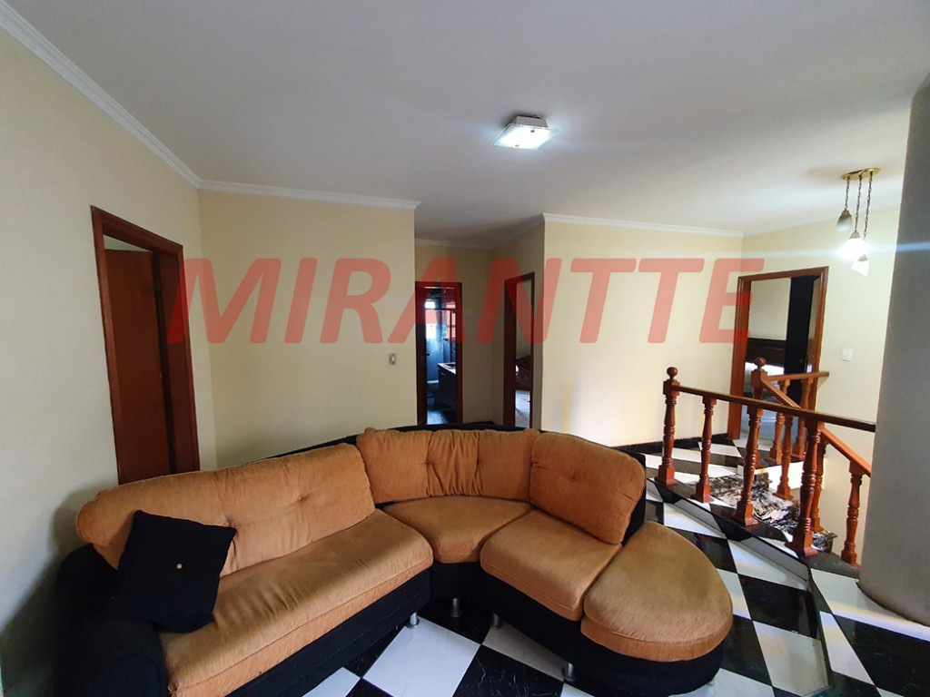 Sobrado de 300m² com 4 quartos em Jardim Guapíra