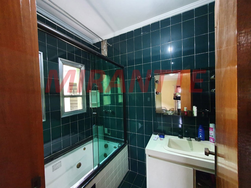 Sobrado de 300m² com 4 quartos em Jardim Guapíra