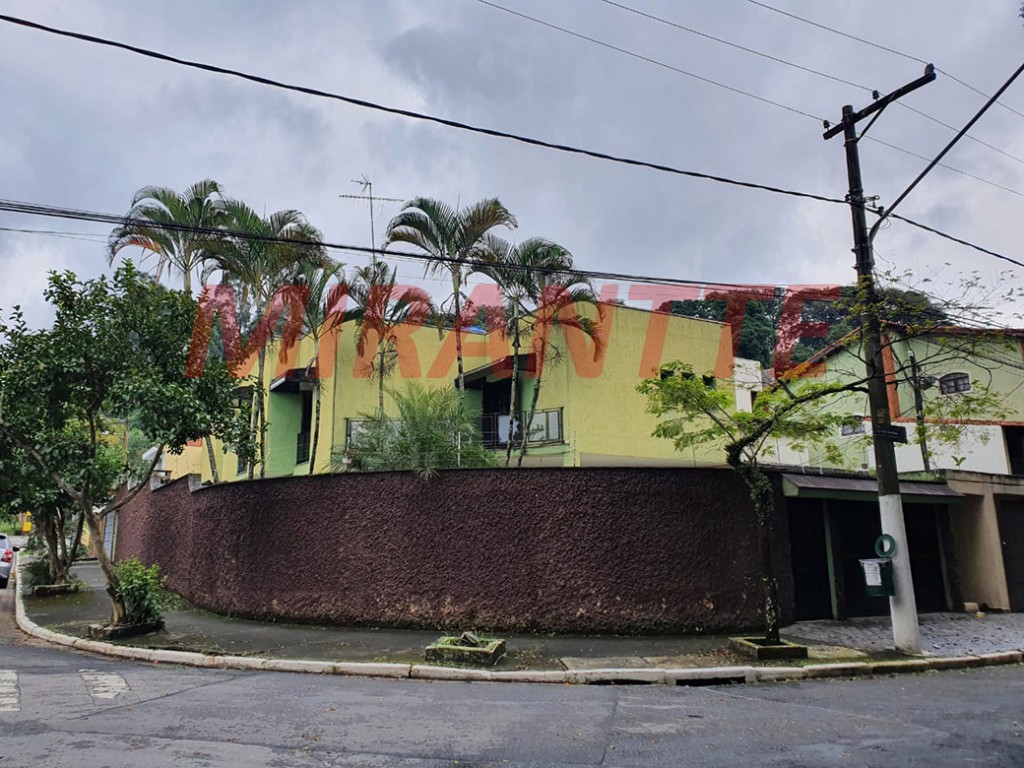 Sobrado de 300m² com 4 quartos em Jardim Guapíra