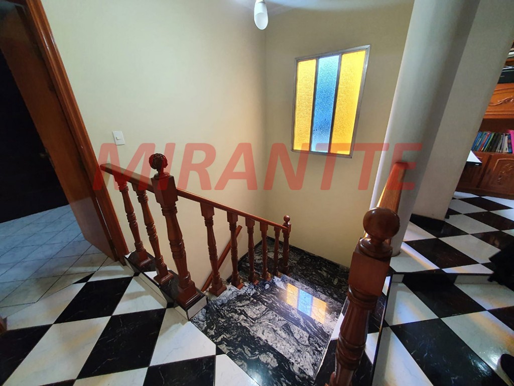Sobrado de 300m² com 4 quartos em Jardim Guapíra