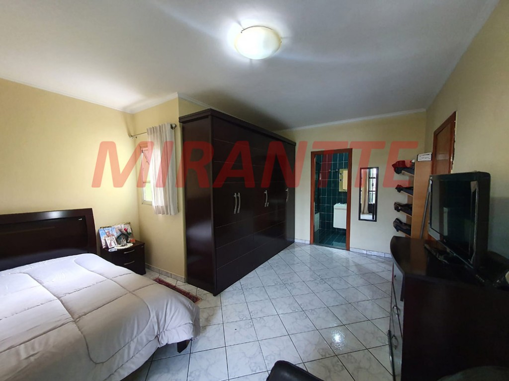 Sobrado de 300m² com 4 quartos em Jardim Guapíra