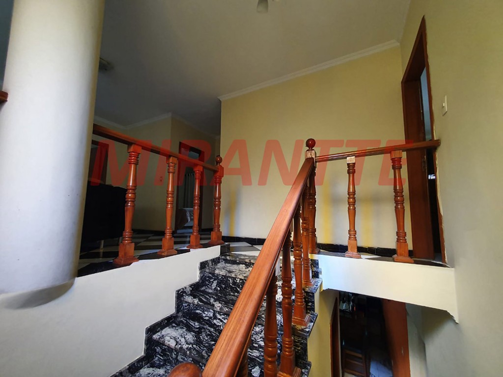 Sobrado de 300m² com 4 quartos em Jardim Guapíra