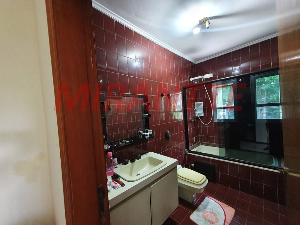 Sobrado de 300m² com 4 quartos em Jardim Guapíra