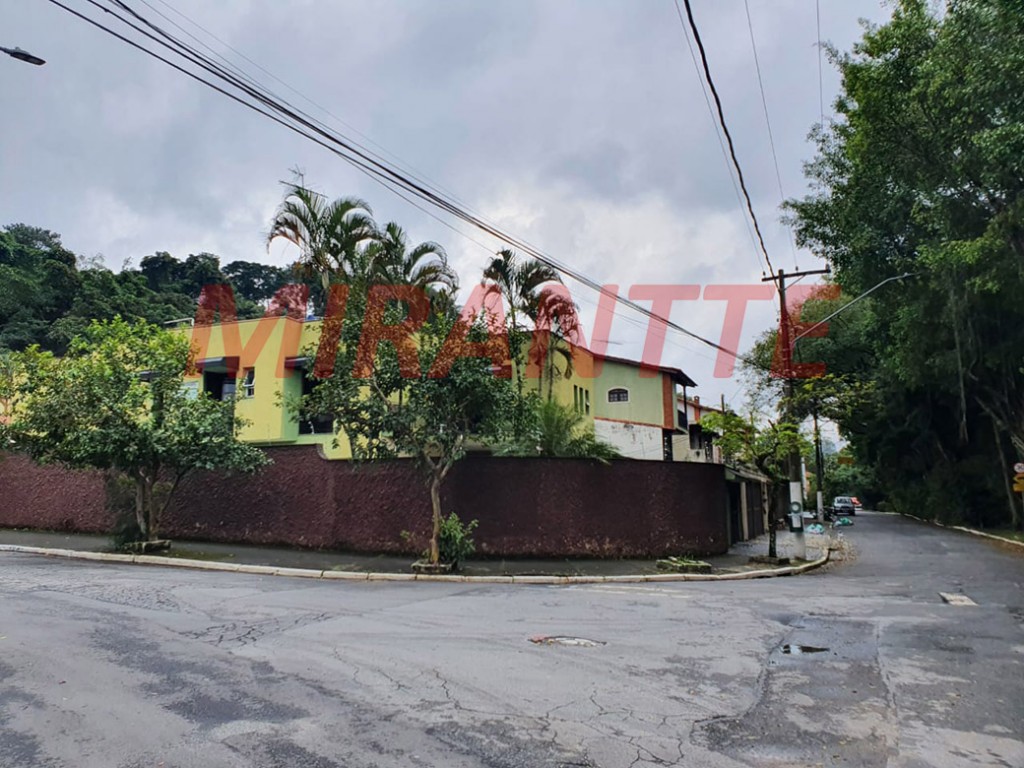 Sobrado de 300m² com 4 quartos em Jardim Guapíra
