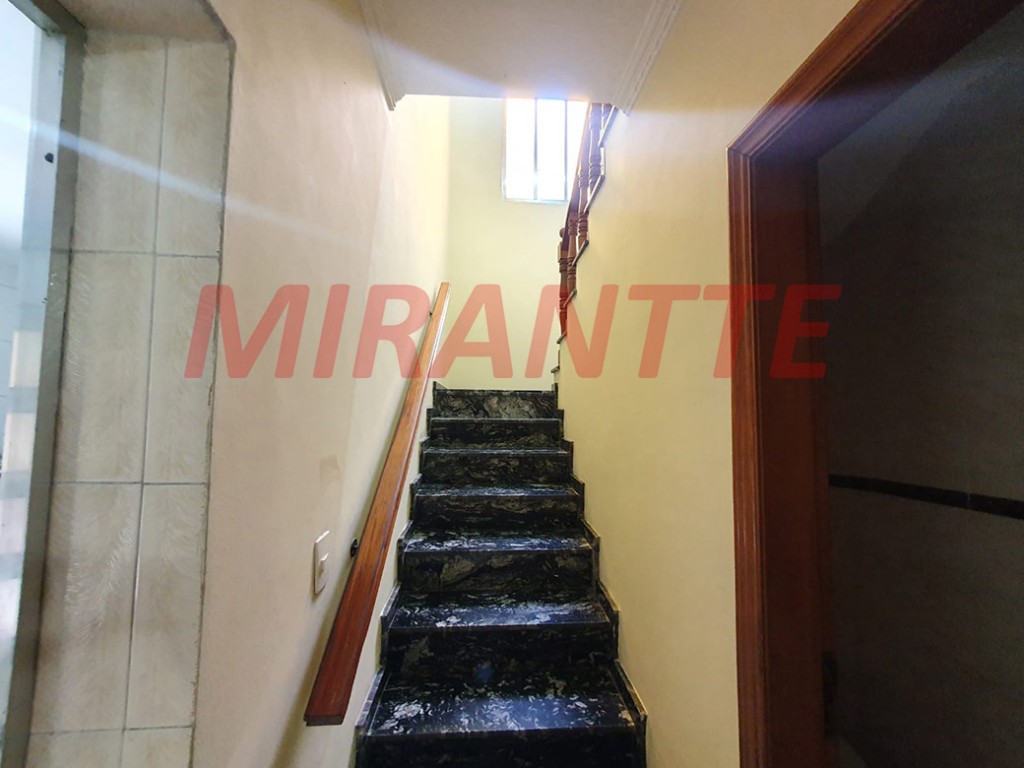 Sobrado de 300m² com 4 quartos em Jardim Guapíra