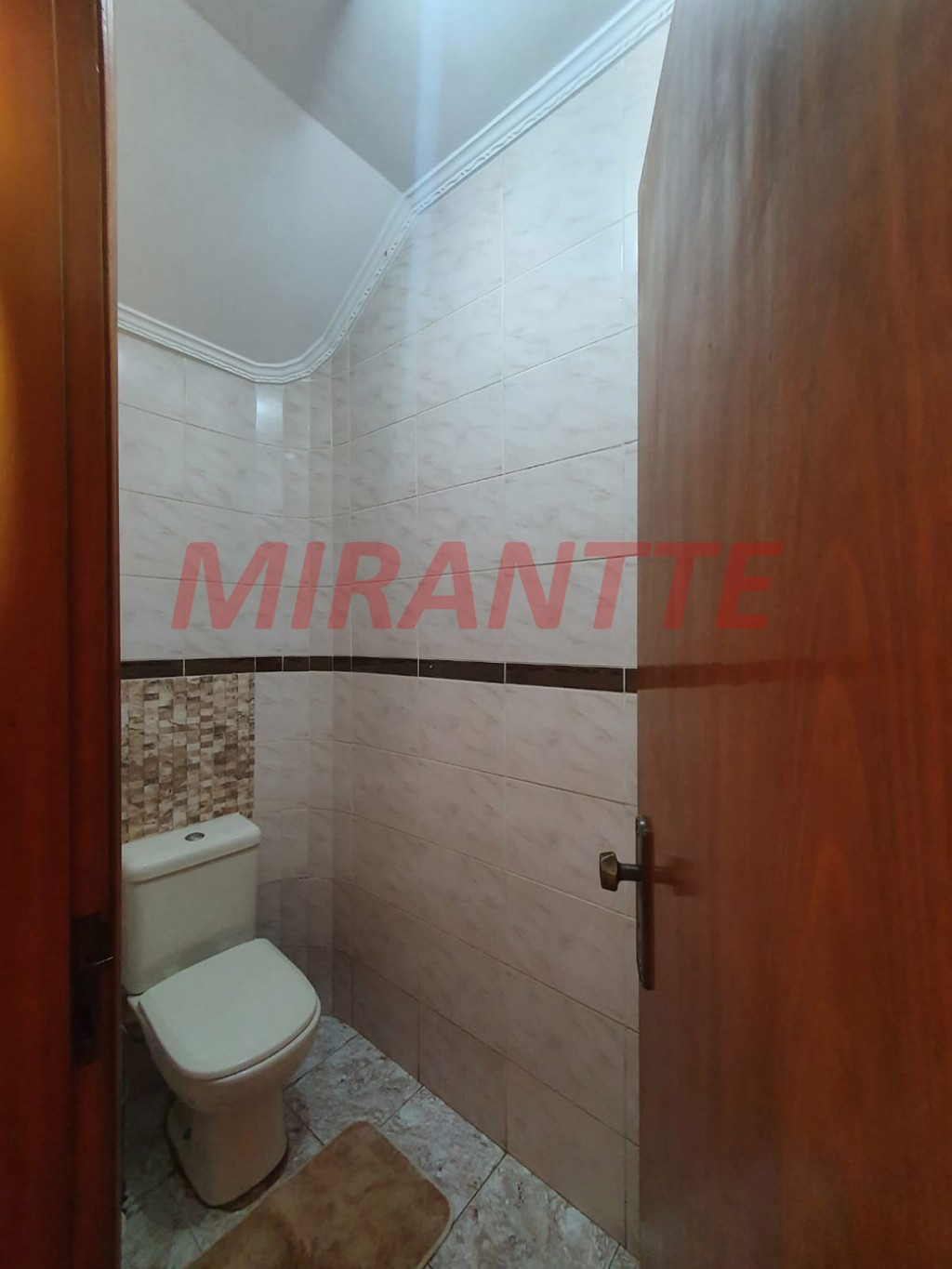 Sobrado de 300m² com 4 quartos em Jardim Guapíra