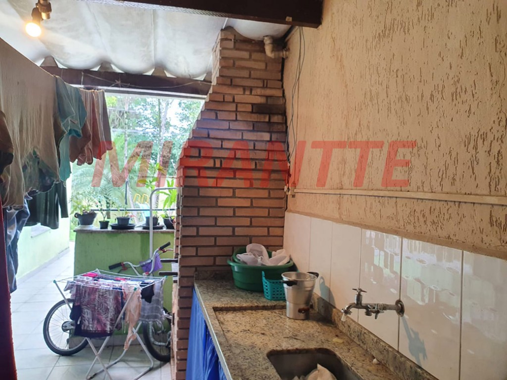 Sobrado de 300m² com 4 quartos em Jardim Guapíra