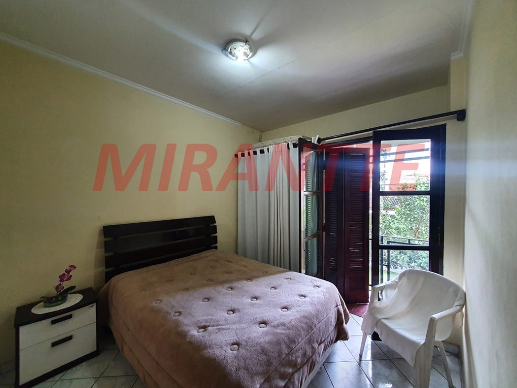 Sobrado de 300m² com 4 quartos em Jardim Guapíra
