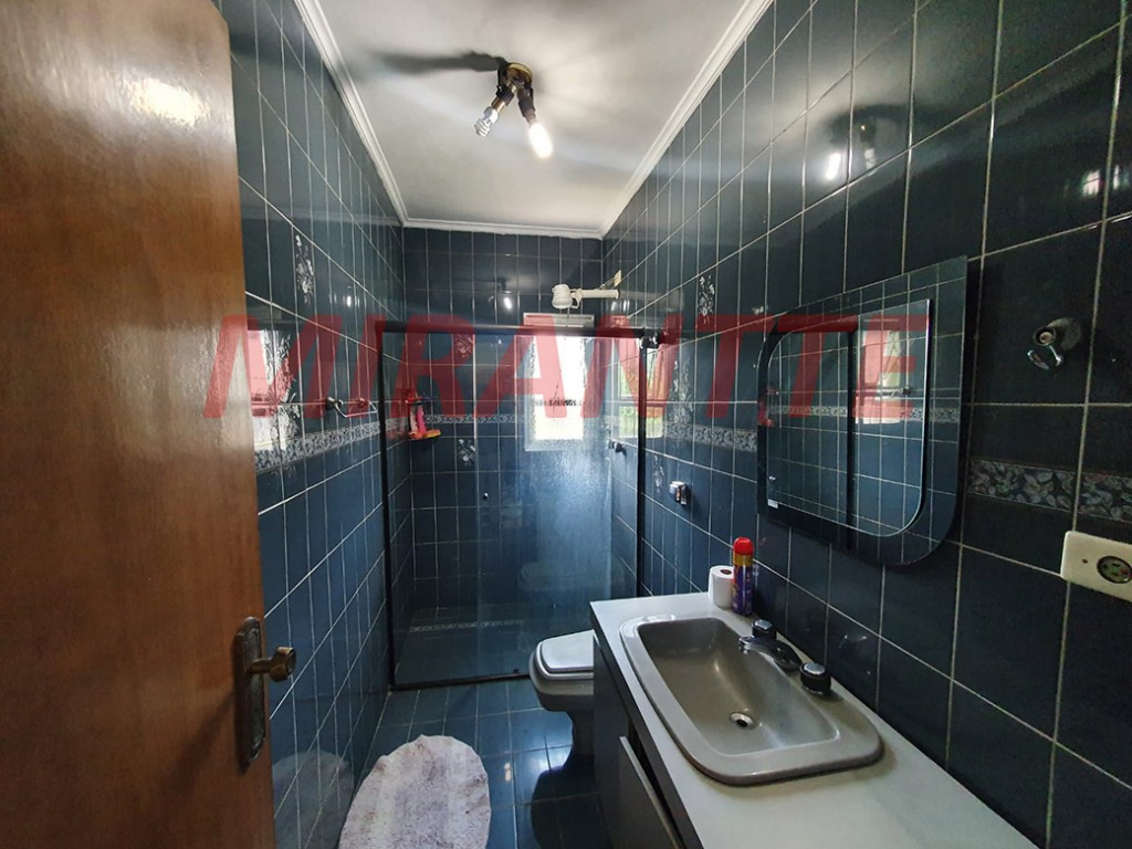 Sobrado de 300m² com 4 quartos em Jardim Guapíra
