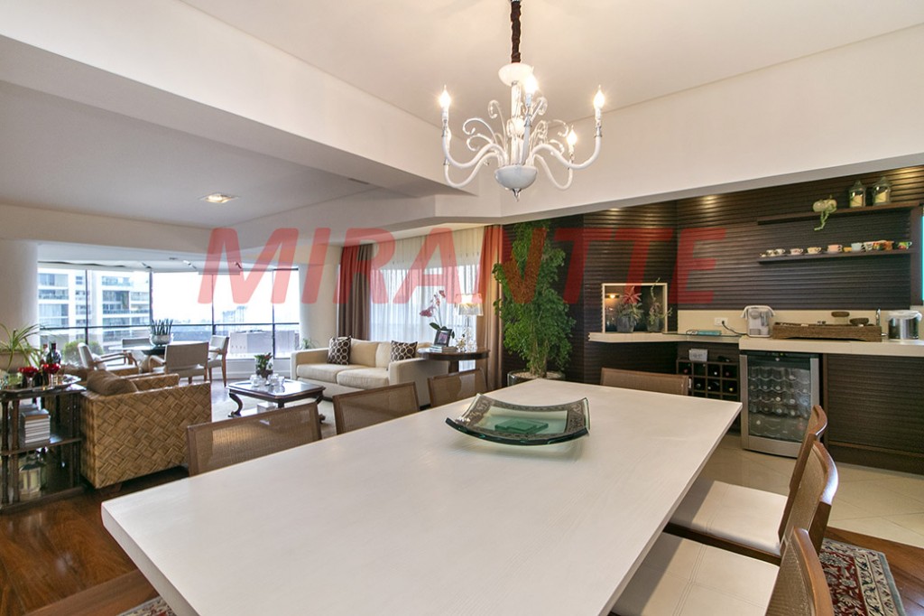Apartamento de 285m² com 4 quartos em Morumbi