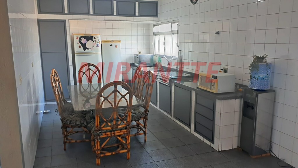 Sobrado de 220m² com 4 quartos em Jardim Peri