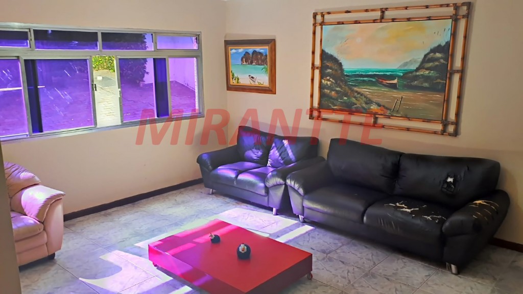 Sobrado de 220m² com 4 quartos em Jardim Peri