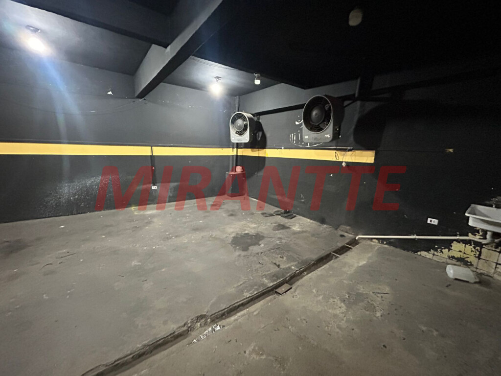 Comercial de 693m² em Casa Verde