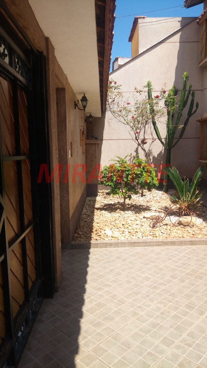 Sobrado de 225m² com 2 quartos em Vila Barros