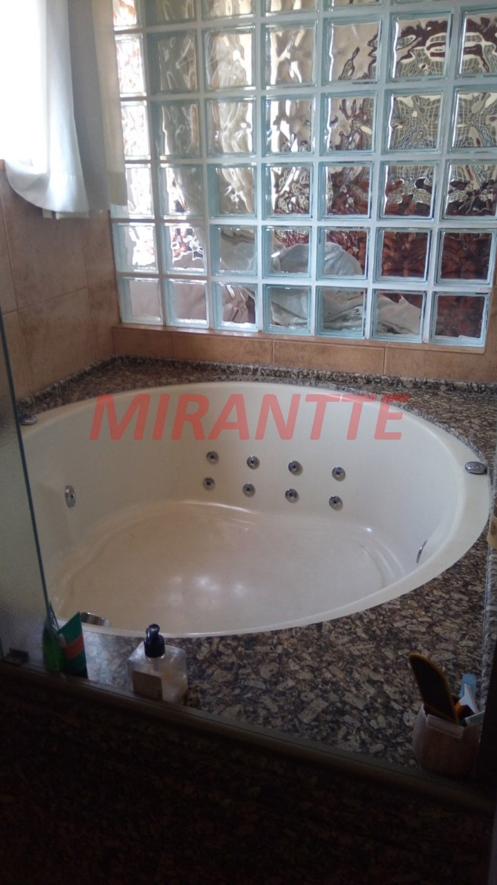 Sobrado de 225m² com 2 quartos em Vila Barros