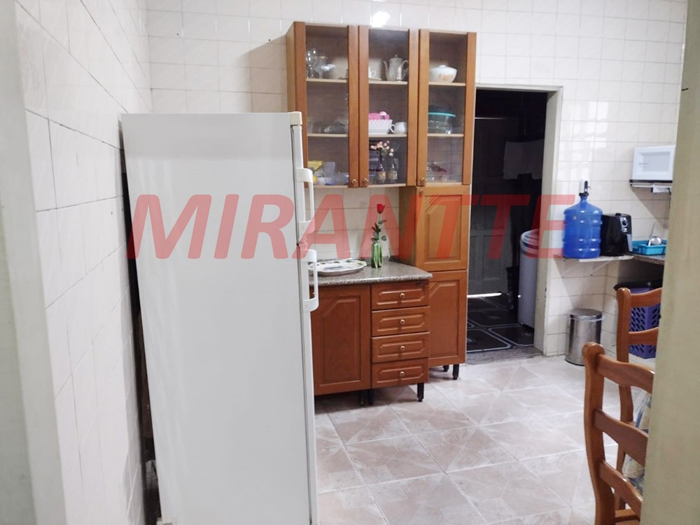 Casa terrea de 318m² com 3 quartos em Vila Galvão