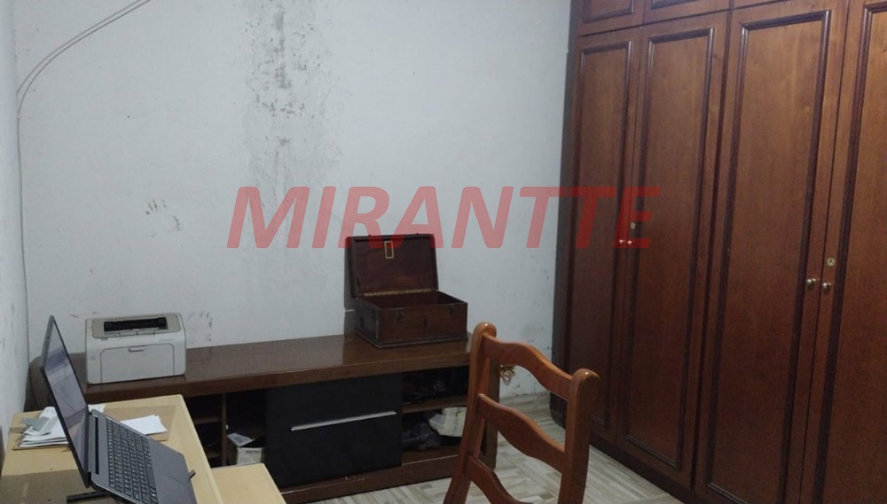 Casa terrea de 318m² com 3 quartos em Vila Galvão