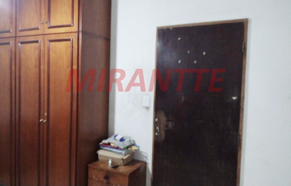 Casa terrea de 318m² com 3 quartos em Vila Galvão