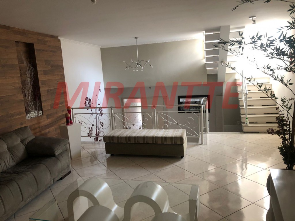 Sobrado de 220m² com 3 quartos em Vila Nivi