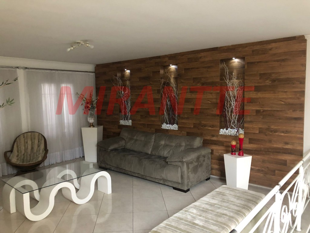 Sobrado de 220m² com 3 quartos em Vila Nivi