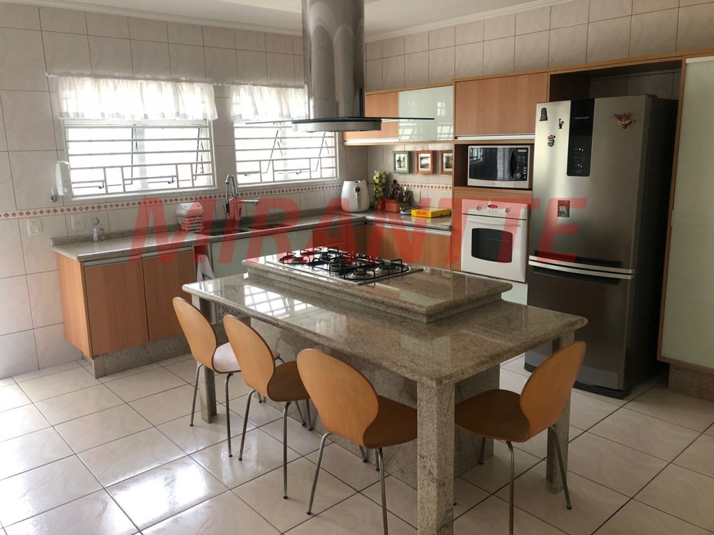 Sobrado de 220m² com 3 quartos em Vila Nivi