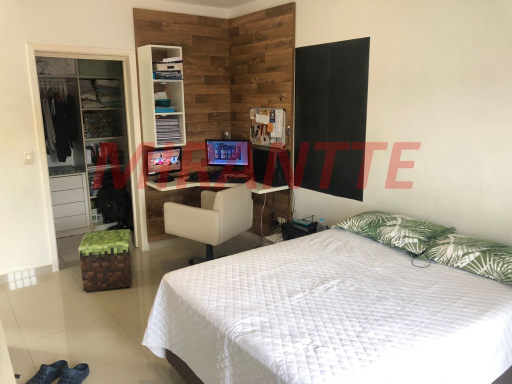 Sobrado de 220m² com 3 quartos em Vila Nivi