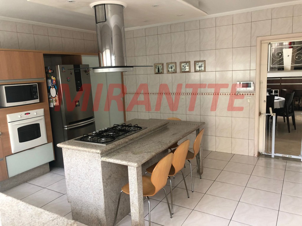 Sobrado de 220m² com 3 quartos em Vila Nivi