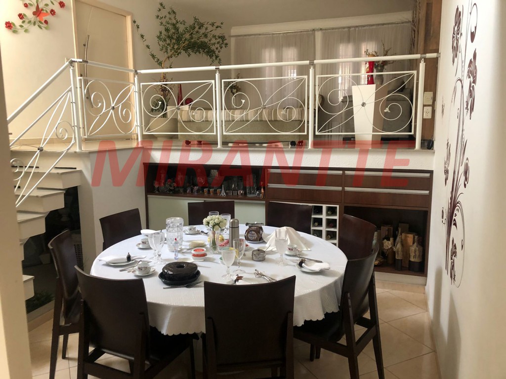Sobrado de 220m² com 3 quartos em Vila Nivi