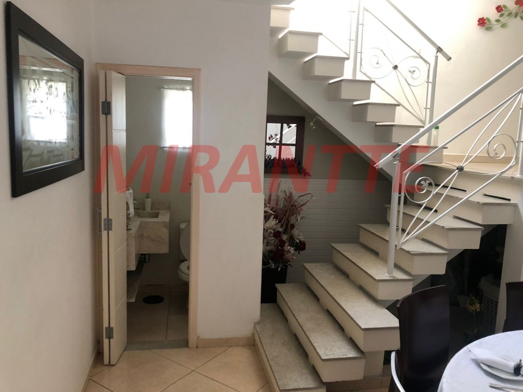 Sobrado de 220m² com 3 quartos em Vila Nivi