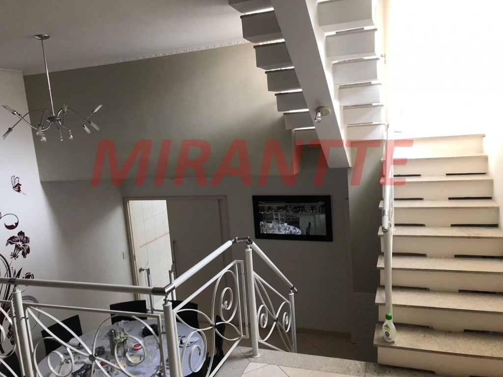 Sobrado de 220m² com 3 quartos em Vila Nivi