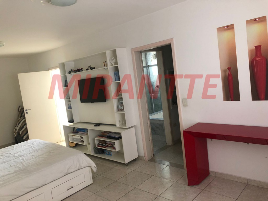 Sobrado de 220m² com 3 quartos em Vila Nivi