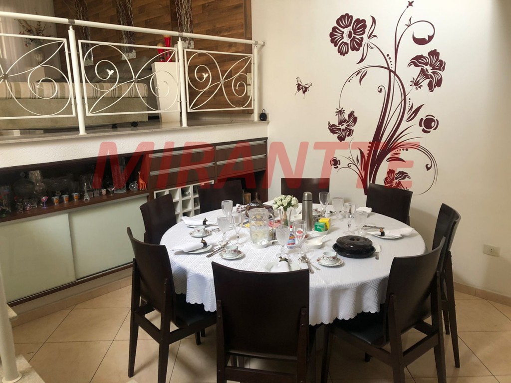 Sobrado de 220m² com 3 quartos em Vila Nivi