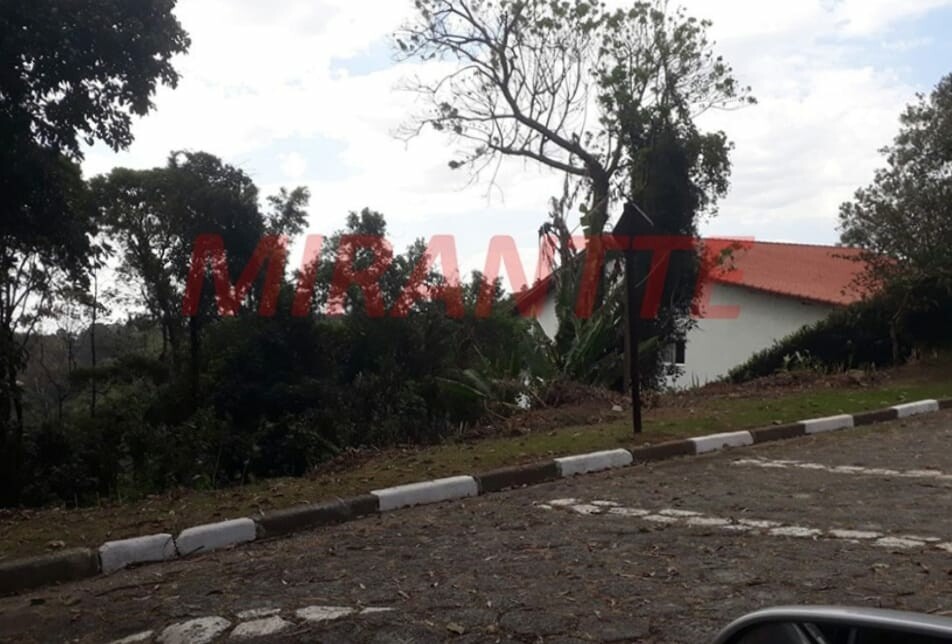 Terreno de 929m² em PARQUE IMPERIAL