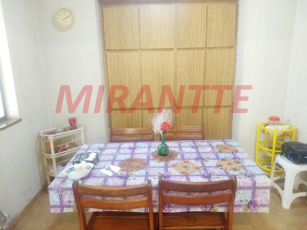 Sobrado de 224m² com 4 quartos em Água Fria
