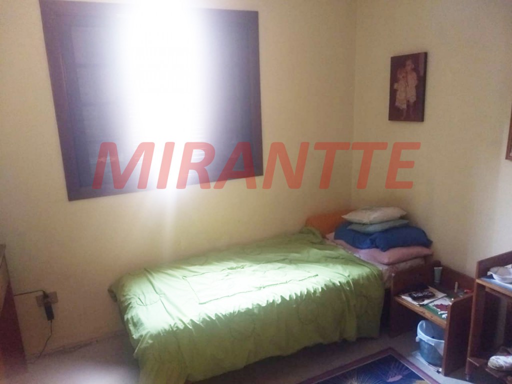 Sobrado de 224m² com 4 quartos em Água Fria