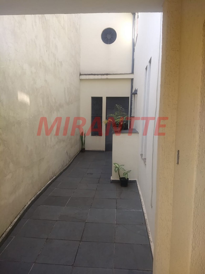 Sobrado de 224m² com 4 quartos em Água Fria