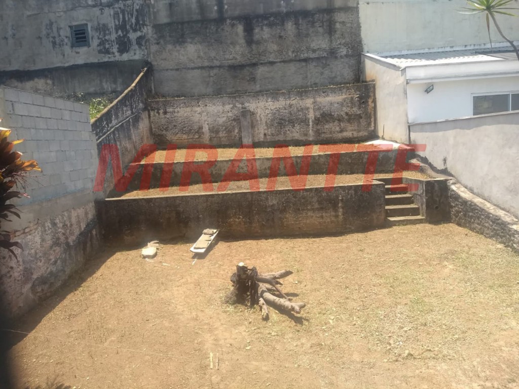 Sobrado de 224m² com 4 quartos em Água Fria