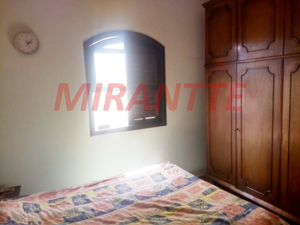 Sobrado de 224m² com 4 quartos em Água Fria