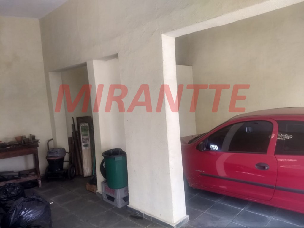 Sobrado de 224m² com 4 quartos em Água Fria