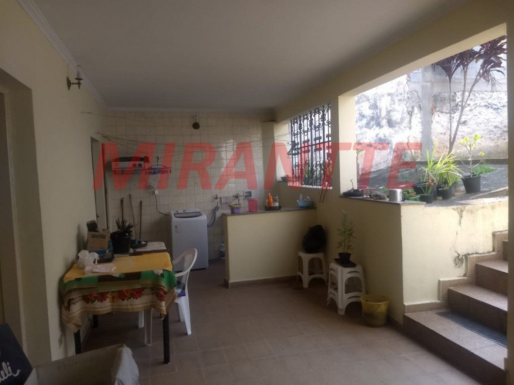 Sobrado de 224m² com 4 quartos em Água Fria