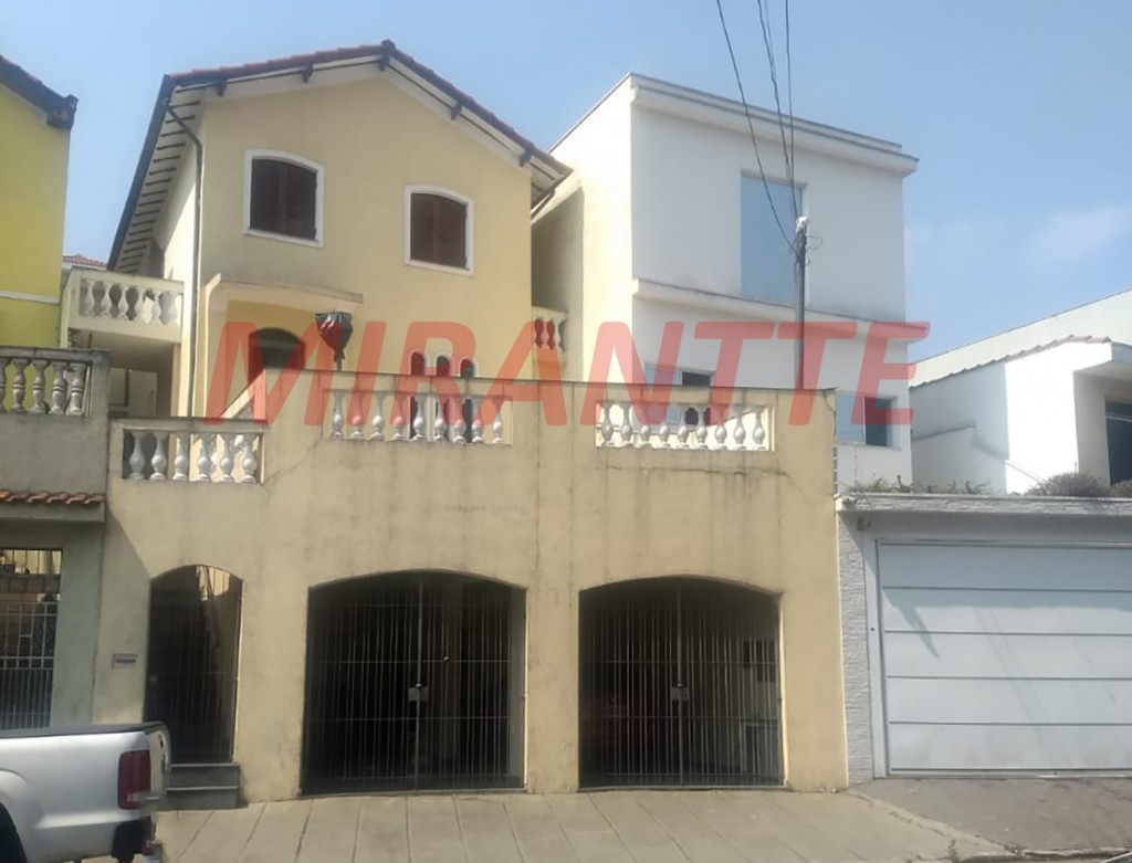 Sobrado de 224m² com 4 quartos em Água Fria