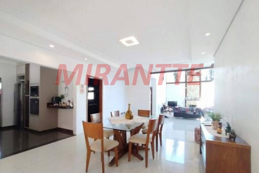 Sobrado de 340m² com 4 quartos em Serra da Cantareira