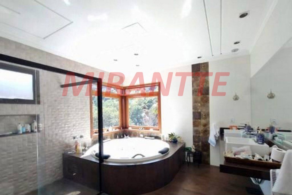 Sobrado de 340m² com 4 quartos em Serra da Cantareira