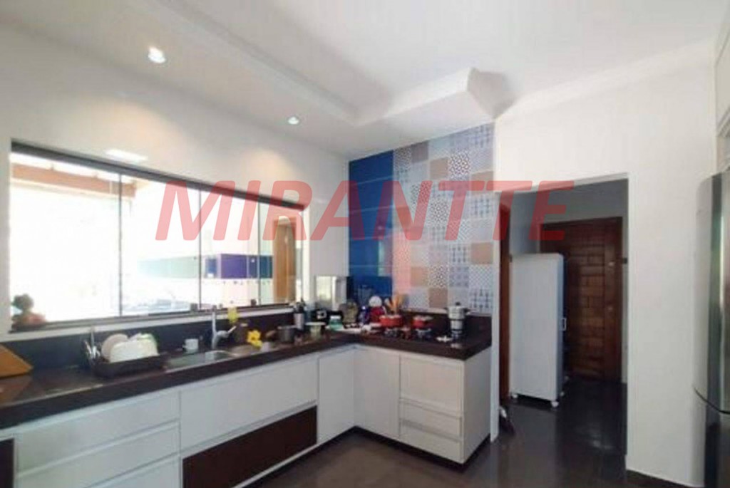 Sobrado de 340m² com 4 quartos em Serra da Cantareira
